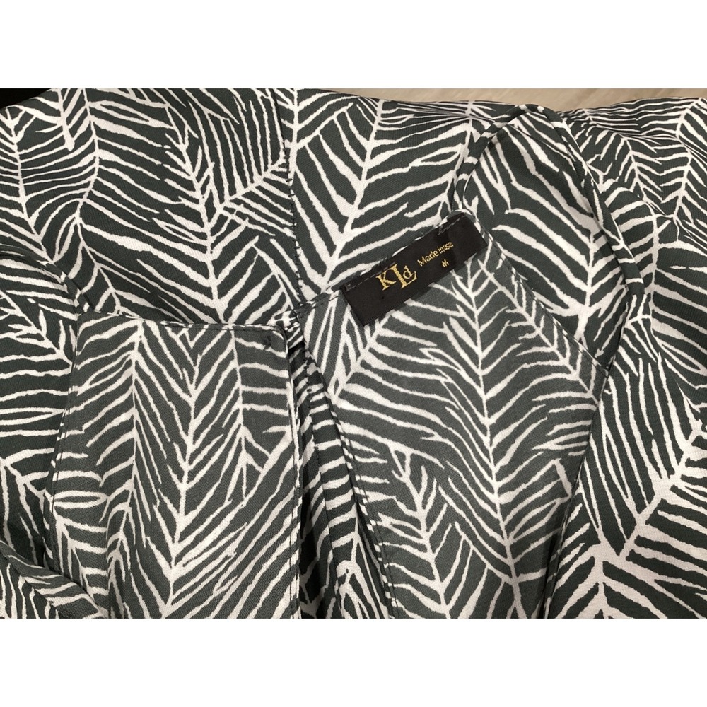 KLD Signature Womens Black White Leaf Print Popover Romper Size M Medium Summer - Picture 4 of 4